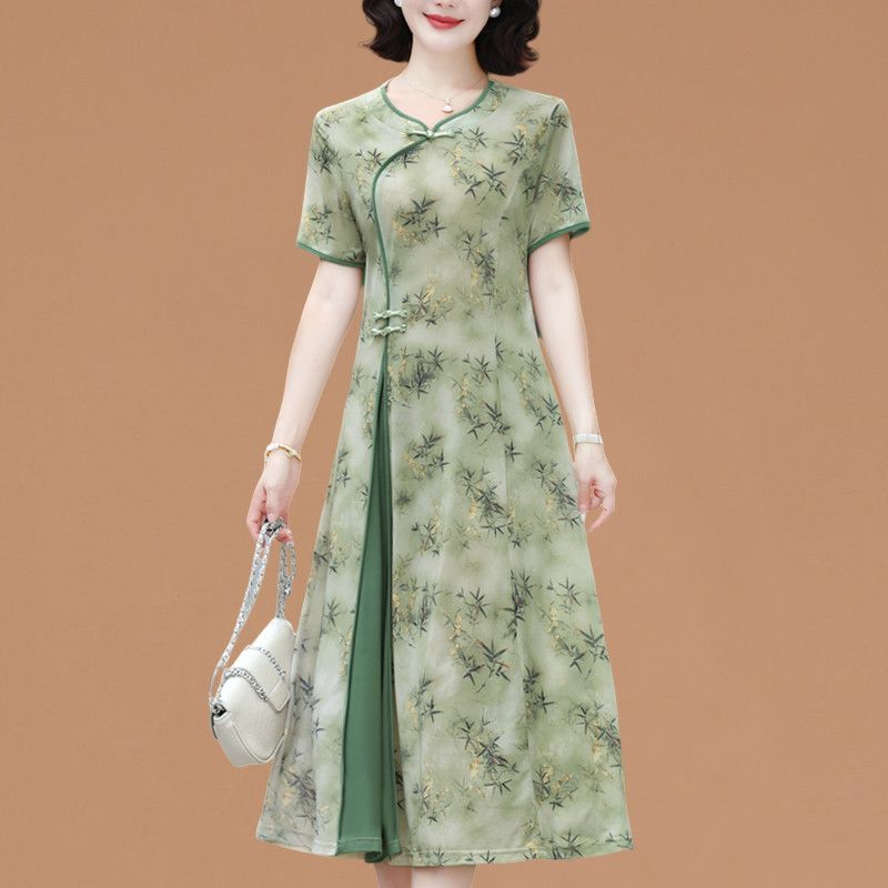 Women Fashion Over 60 - Robe élégante à manches courtes pour