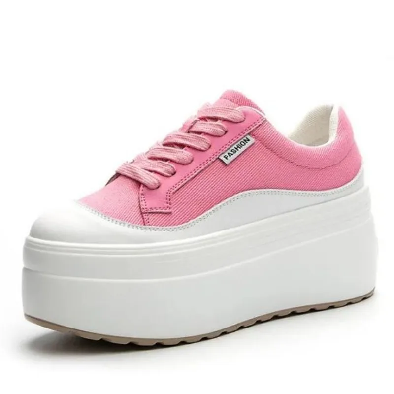Women Fashion Show - Chaussures à plateforme compensées en cuir